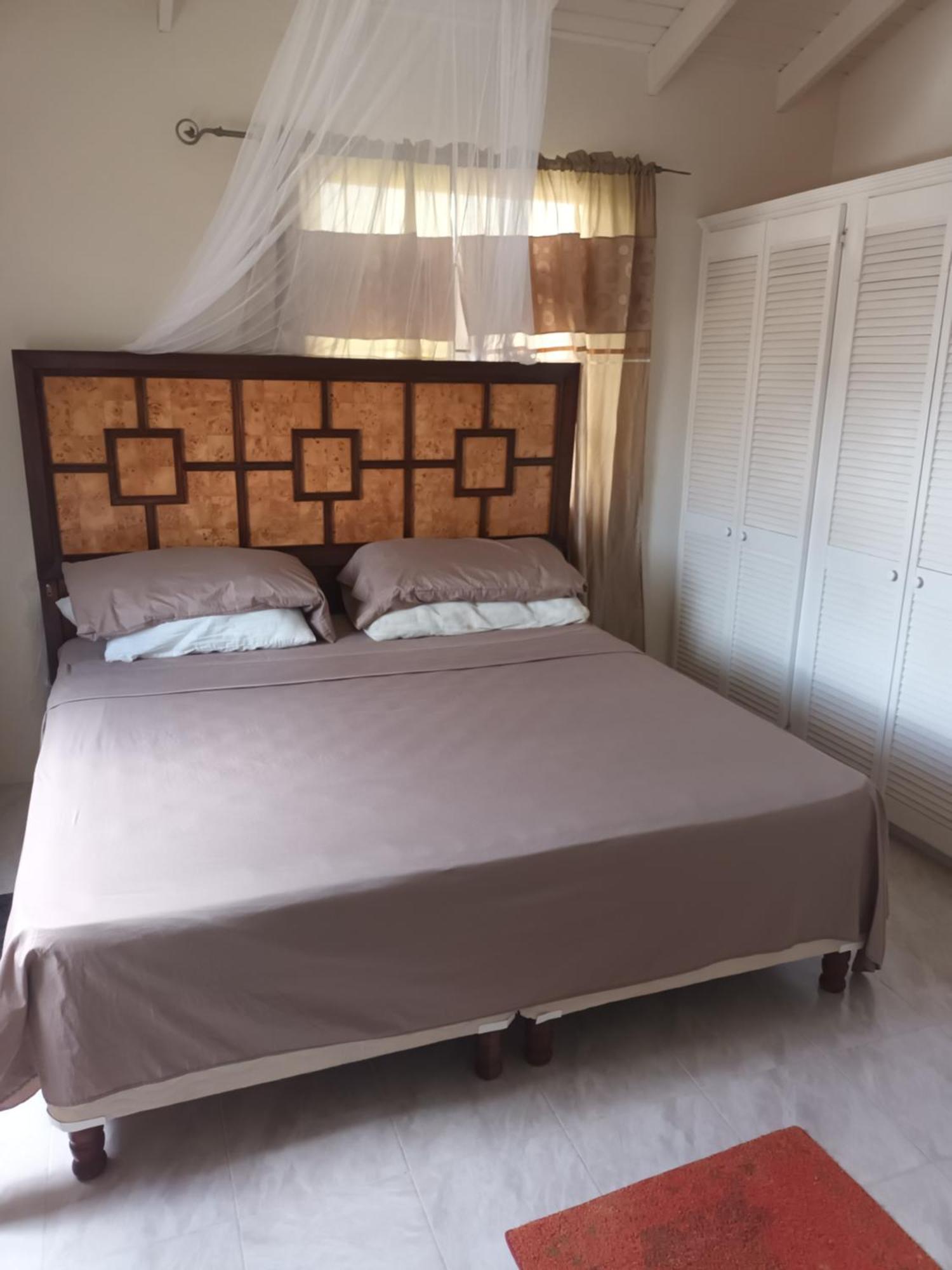 Hotel Super Breezy Cozynook ! Bridgetown Exterior foto